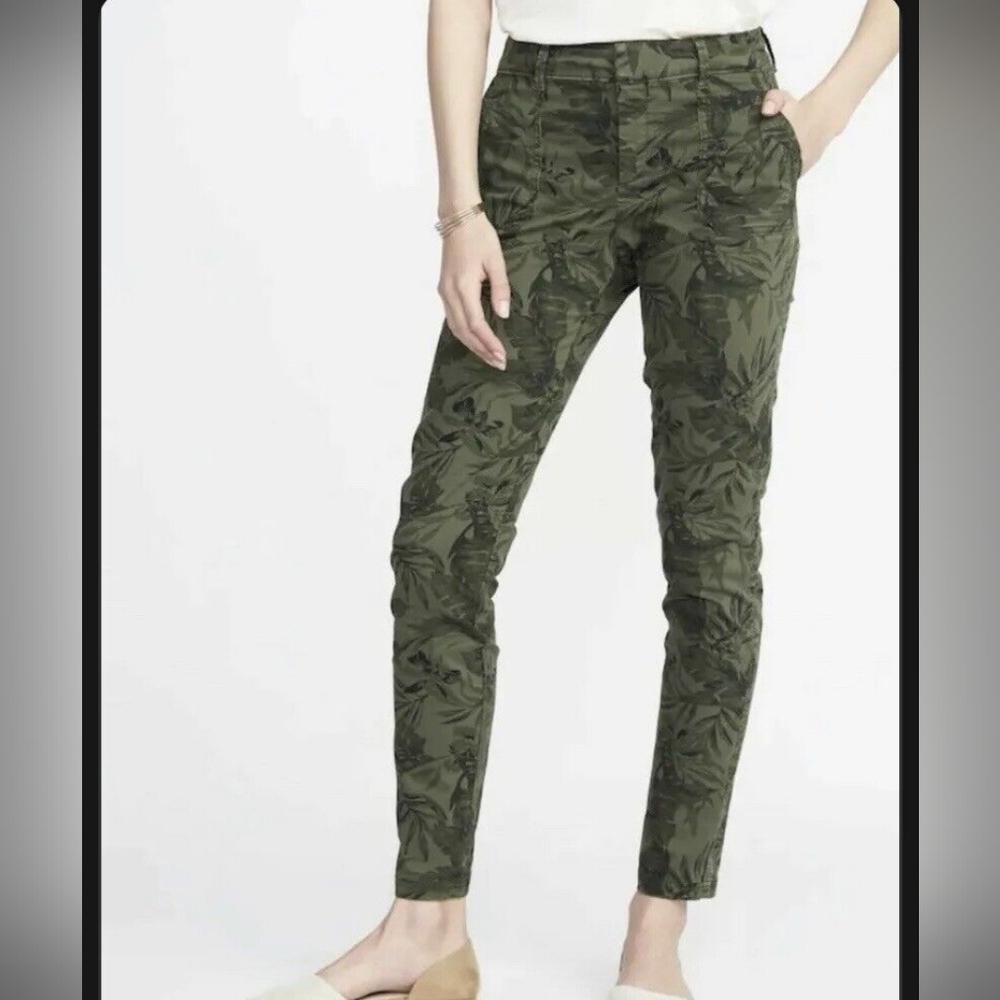 Old Navy Leaf Print Pixie Cut Bottoms